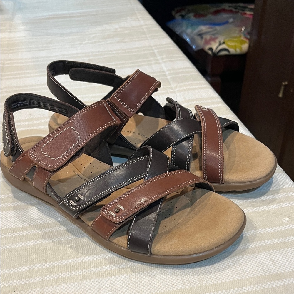 Clarks Collection Elizabelle Gem Strappy Brown Sandals size 8.5 women’s